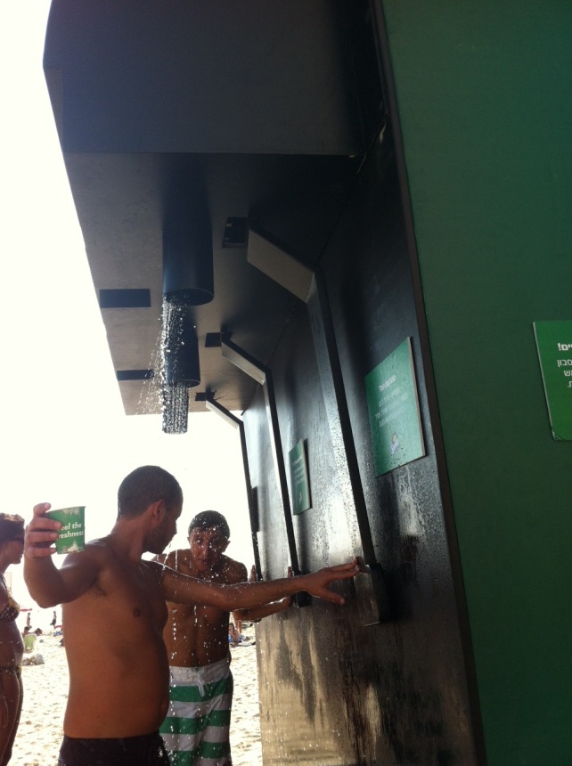 La douche Sprite à Tel Aviv comme à Rio