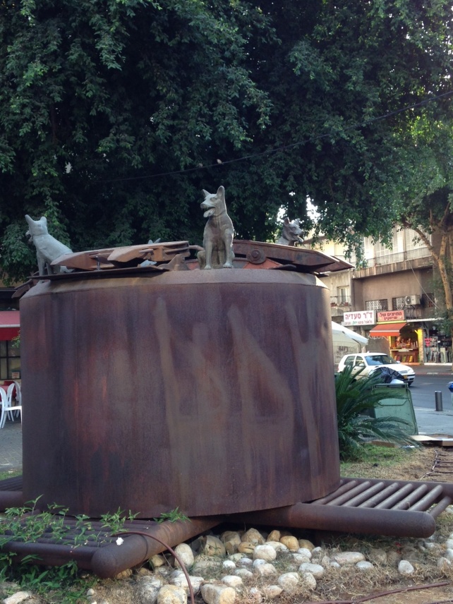 Walking, writing in Tel Aviv: Cerberus and other dogs